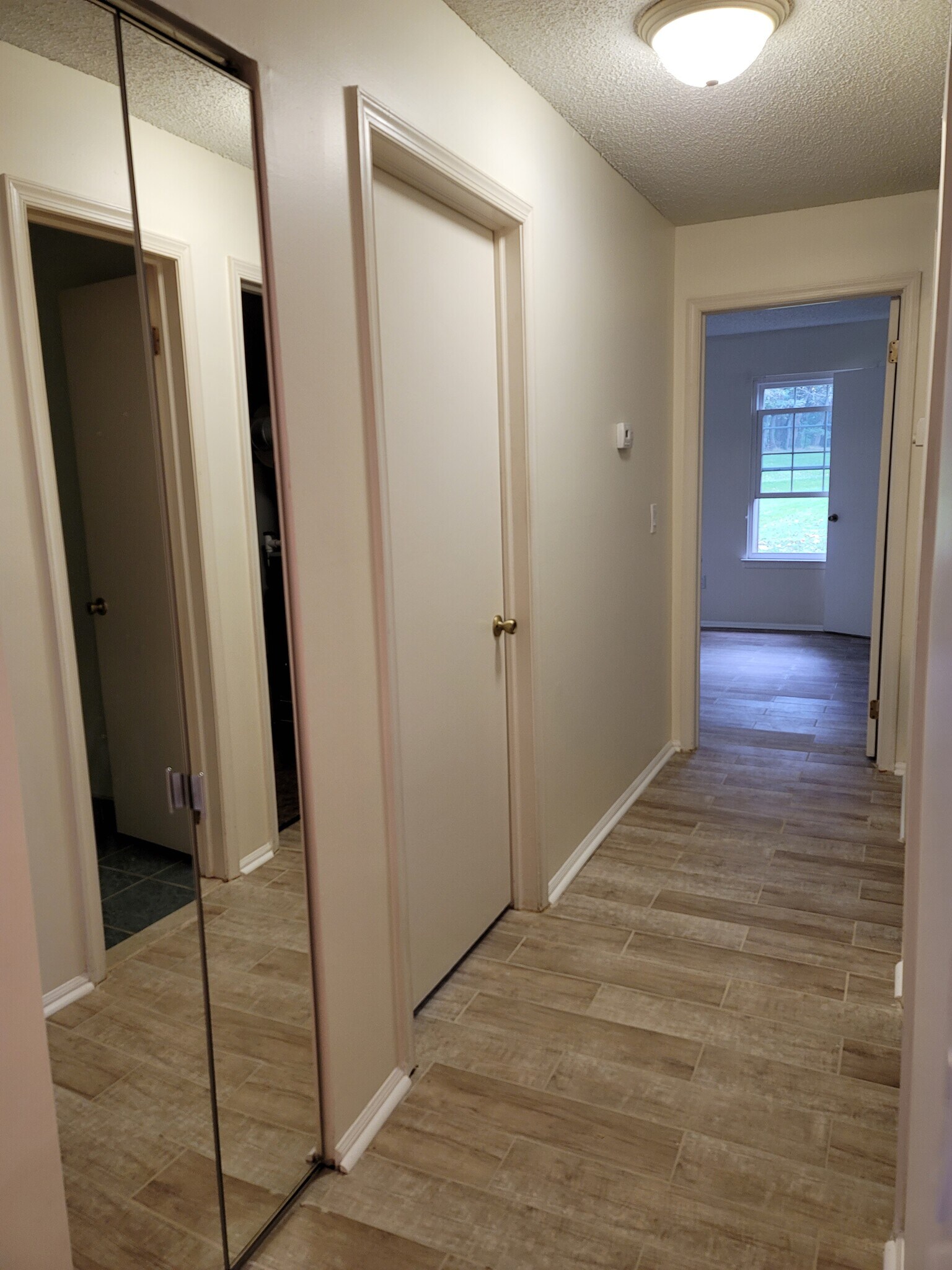 Building Photo - 433 Danbury Ln