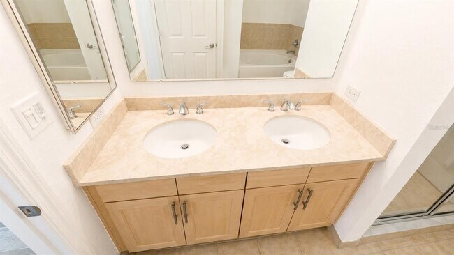 Building Photo - 1064 N Tamiami Trl