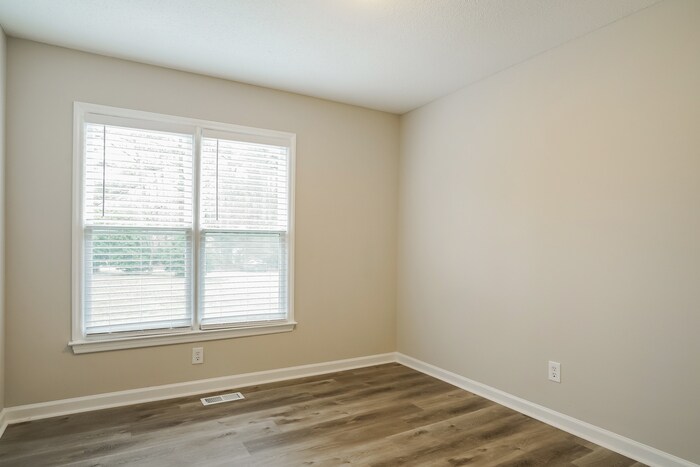 Building Photo - 100 Princess Cres