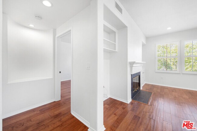 Building Photo - 13080 Pacific Promenade