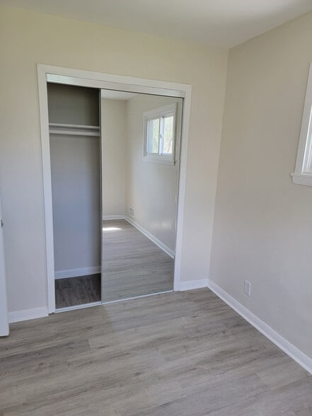 Building Photo - 5070 N 60th St