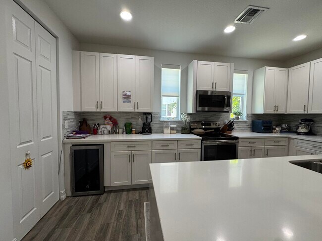 Building Photo - 101 E Coda Cir