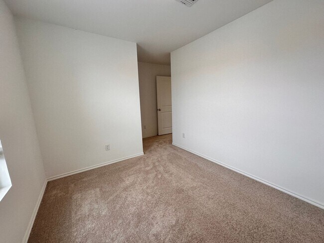 Building Photo - New 3 bedroom 2 1/2 bath home - Move in Deposit-Free! (If Qualified)