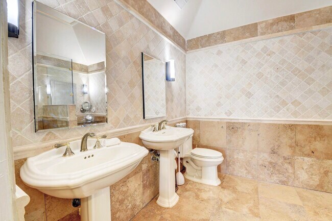 Building Photo - 5190 Lake Catalina Dr