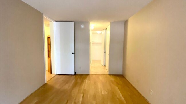 Building Photo - 3138 Waialae Ave