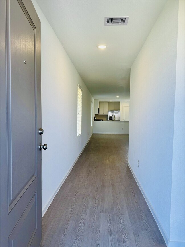 Building Photo - 28723 Bottom Grass Trl