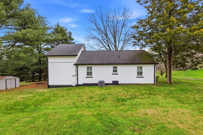 Building Photo - 613 Pearson Springs Rd