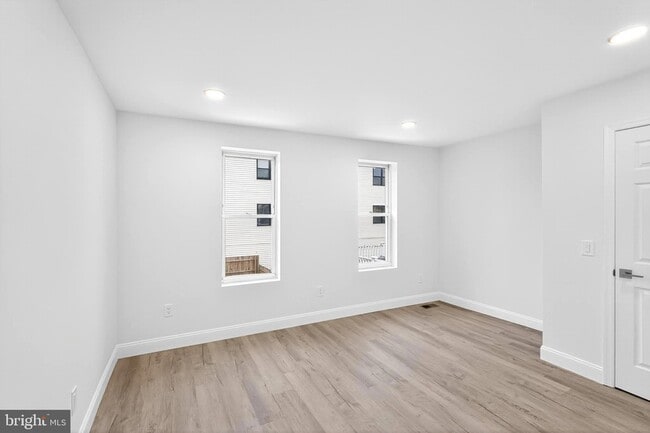 Building Photo - 153 Hermitage St