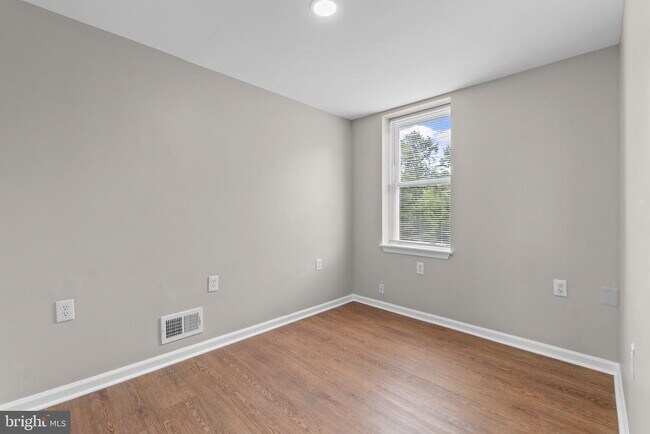 Building Photo - 3427 Ravenwood Ave