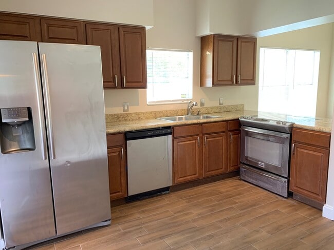 Building Photo - 3 Bedroom Remodeled Home in Surrey Ridge