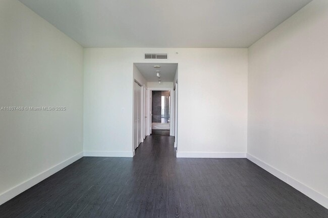 Building Photo - 900 Biscayne Blvd