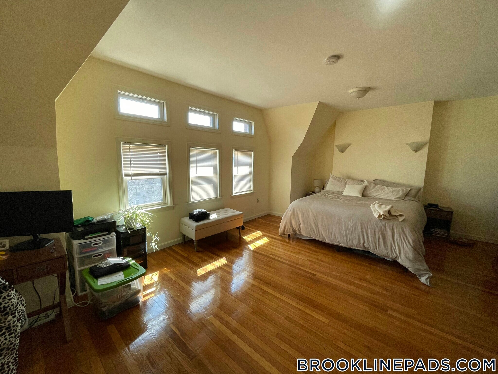 Building Photo - 1404 Beacon St