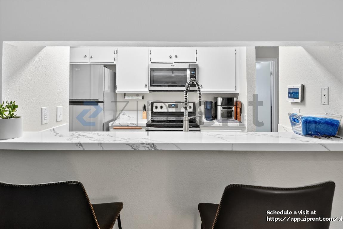 Building Photo - 10655 Lemon Ave