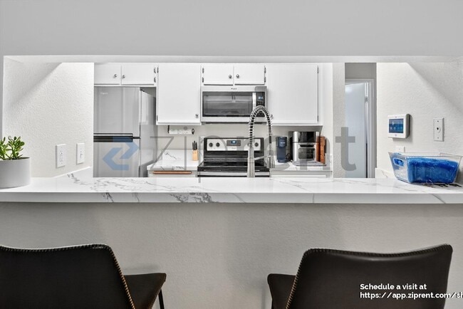 Building Photo - 10655 Lemon Ave