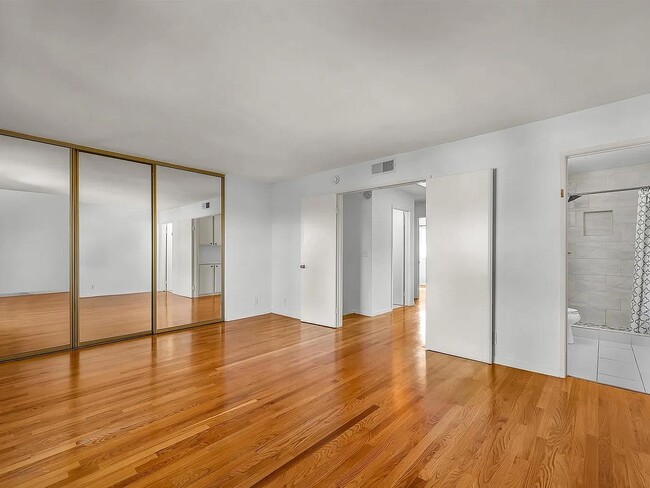 Building Photo - 246 Green Heath Pl
