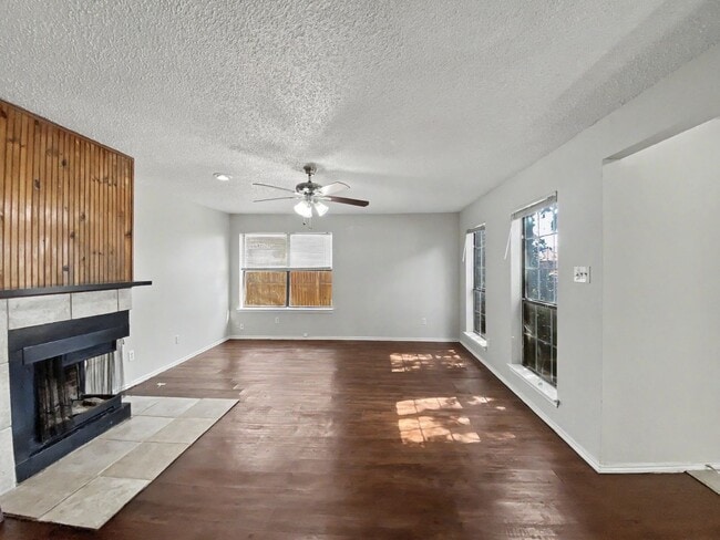 Building Photo - Spacious, Updated Townhome in Garland