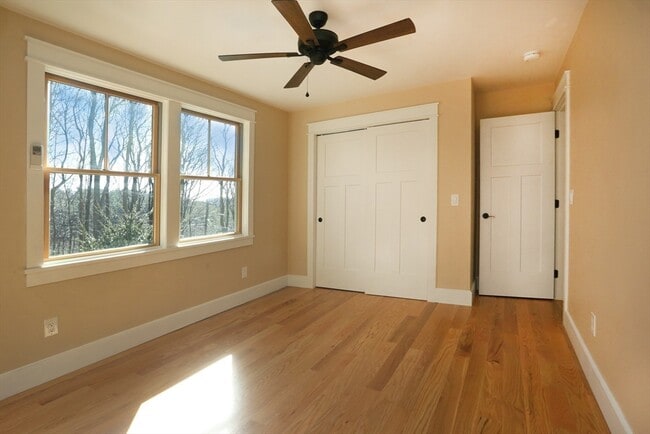 Building Photo - 12 Warren Ave