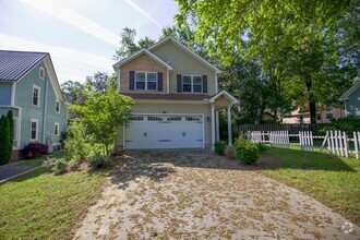 Building Photo - "Charming 3-Bed Oasis in Southern Pines wi...