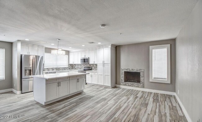 Building Photo - 10866 E Mercer Ln