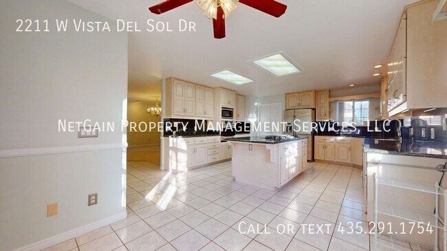 Building Photo - 2211 W Vista Del Sol Dr