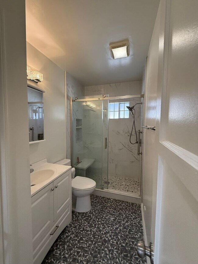 Building Photo - 321 - 1221-1223 West Ramona LLC