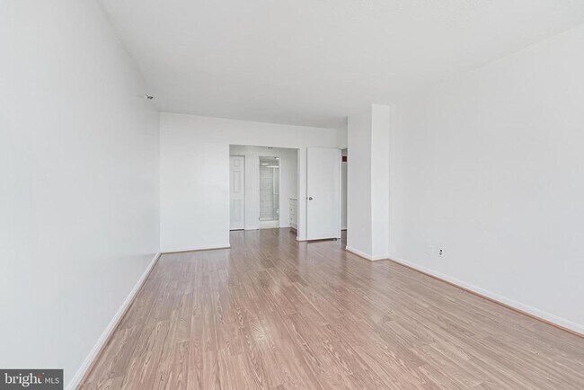 Building Photo - 3713 S George Mason Dr