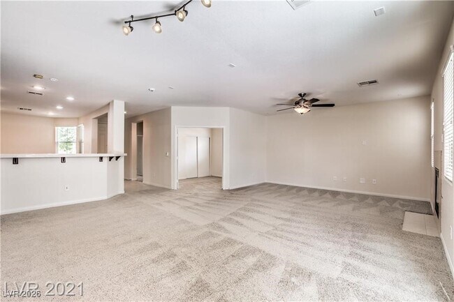 Building Photo - 2121 Silvereye Dr