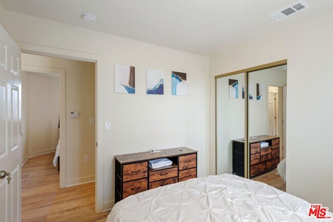 Building Photo - 5912 S Flower St