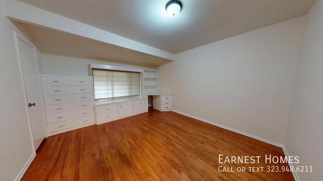 Building Photo - 4121 Hayvenhurst Dr