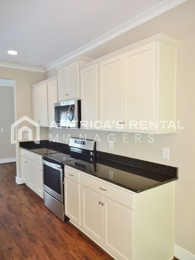 Building Photo - Gorgeous 2 -Story Home for Rent in Lake Cy...