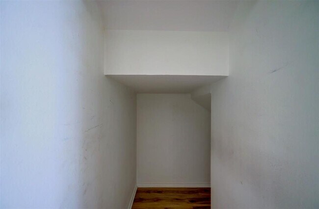 Building Photo - 512 Eberhart Ln