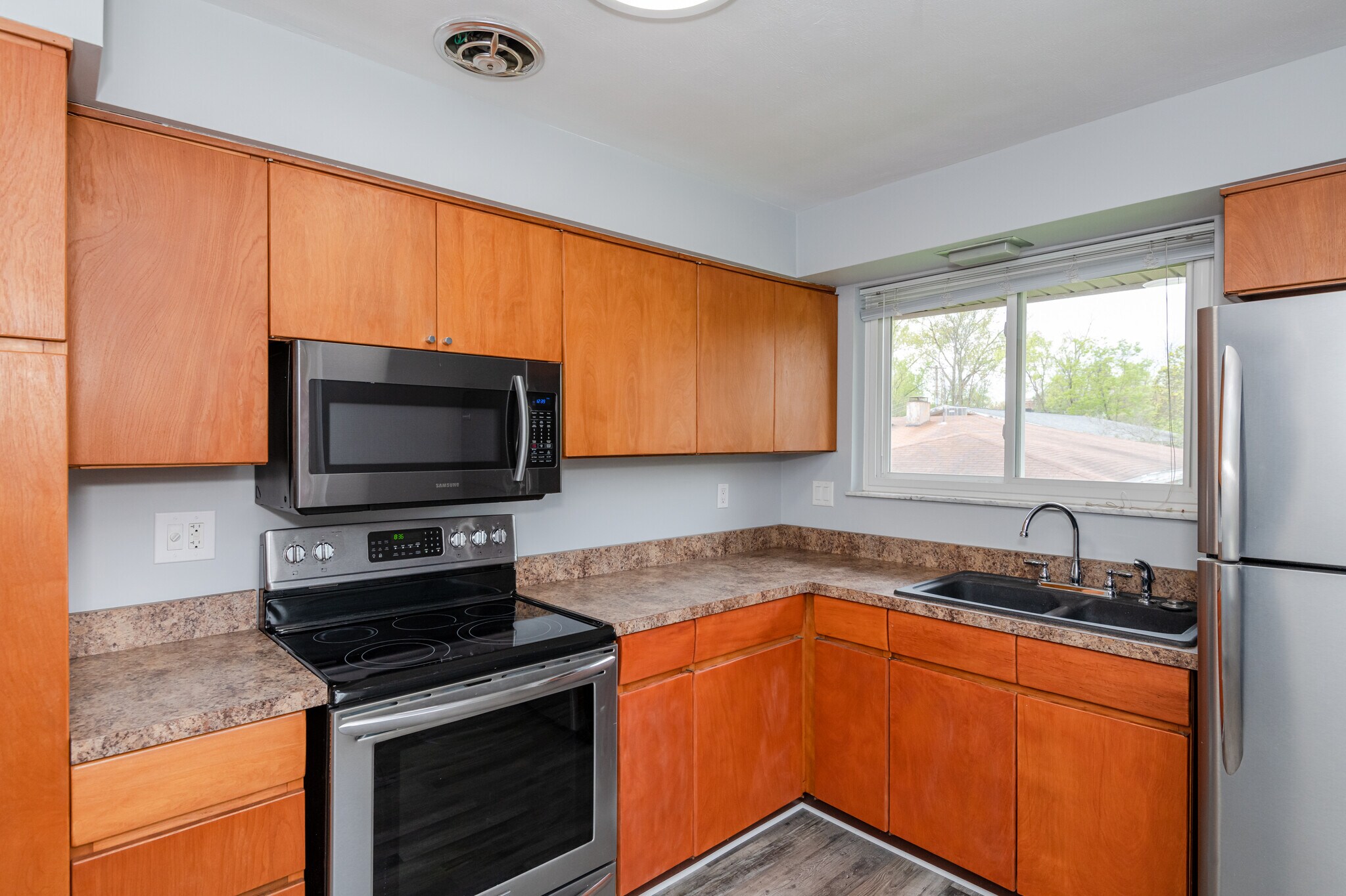 Building Photo - 1258 Westcliff Ct