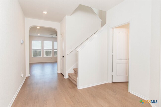 Building Photo - 661 Bailey Park Dr