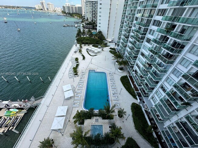 Building Photo - 1000 West Ave