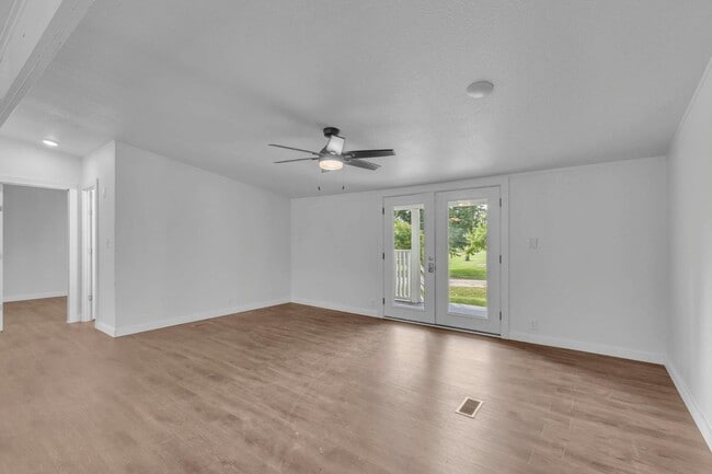 Building Photo - 451 N Hill Rd