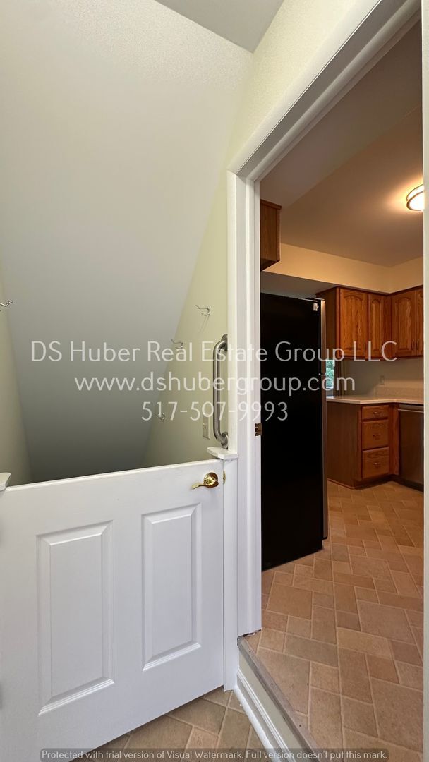 Building Photo - 11150 Beardslee Rd
