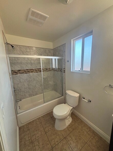 Building Photo - 732 E 74th St