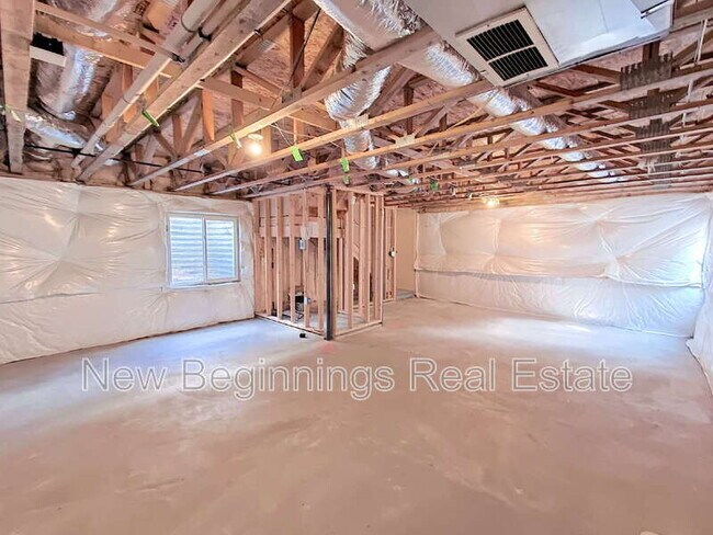 Building Photo - 2562 Ellingwood Dr