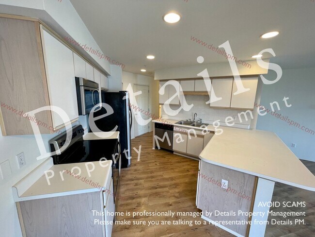 Building Photo - **APPLICATIONS PENDING** 3 BR Top Floor View Condo. Incl W/S/G