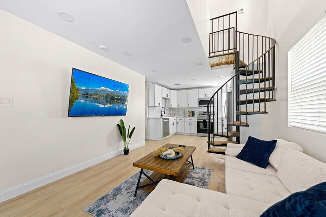 Building Photo - 4603 N Ocean Blvd