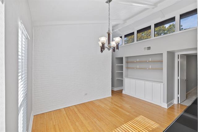 Building Photo - 5928 Sandhurst Ln