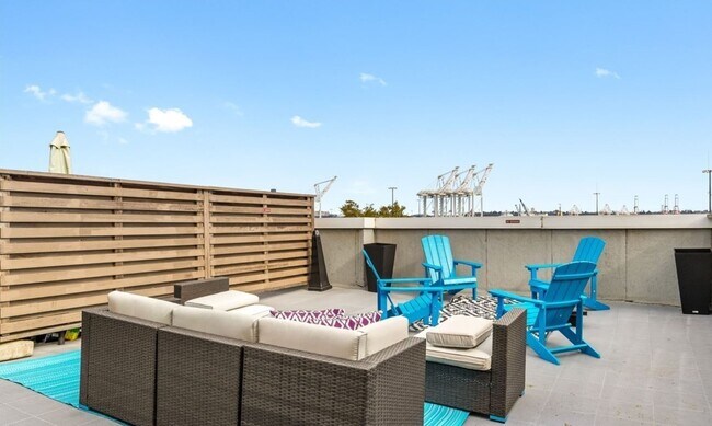 Rooftop Terrace - 3213 Harbor Ave SW