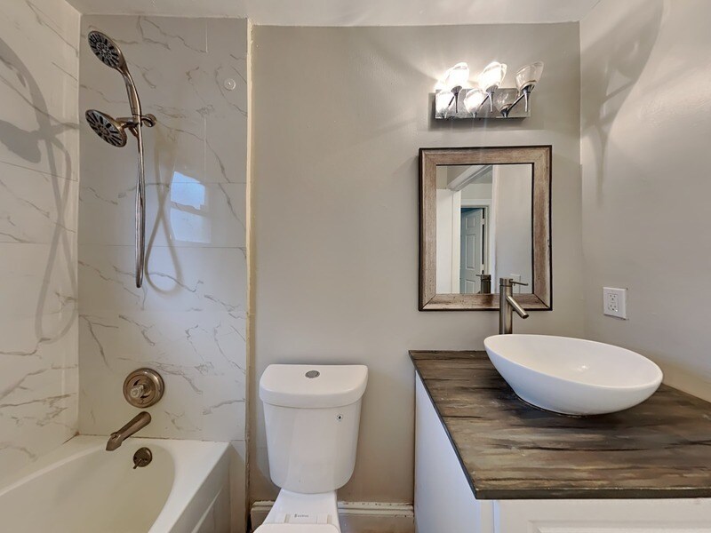 Building Photo - 2820 Abington Ave