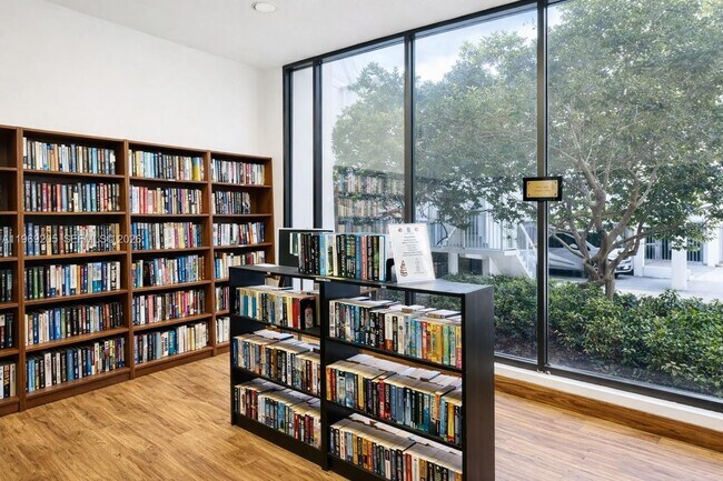 Building Photo - 100 Bayview Dr