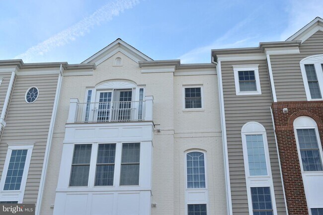 Building Photo - 2251 Oberlin Dr