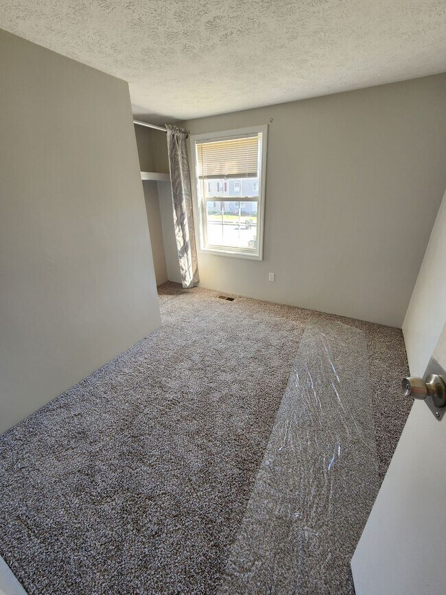 Building Photo - 121 Mallard Ct