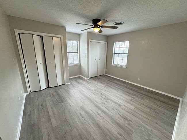 Building Photo - 1055 Carr St