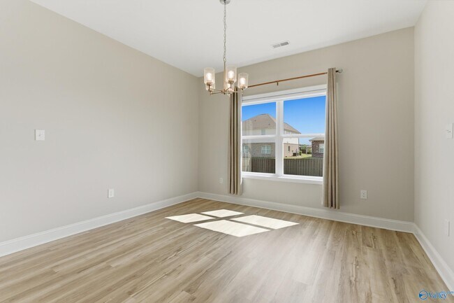 Building Photo - 200 Goldie Ct