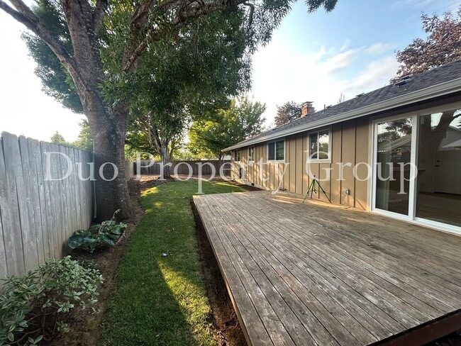 Building Photo - Updated West Eugene Home