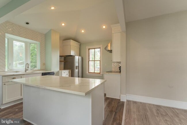 Building Photo - 45 Mattingly Ave